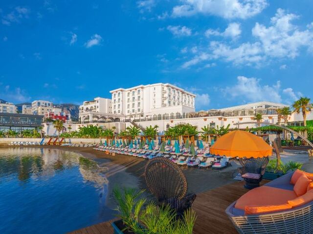 Les Ambassadeurs Hotel & Casino