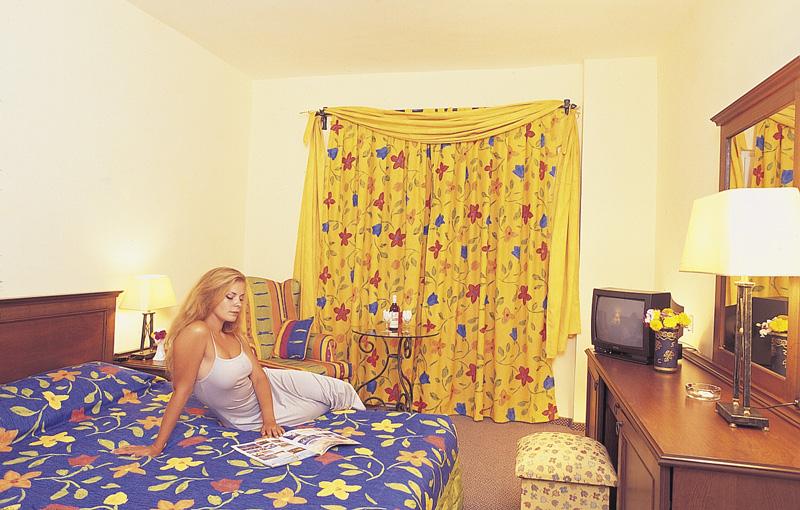 ANTIQUE ROMAN PALACE