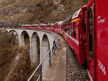 ALPLER`DE BERNINA EXPRESS RÜYASI & NOEL PAZARLARI