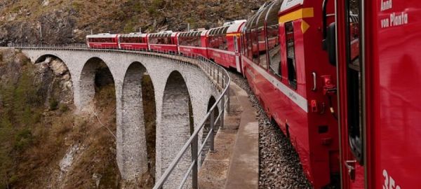 ALPLER`DE BERNINA EXPRESS RÜYASI & NOEL PAZARLARI